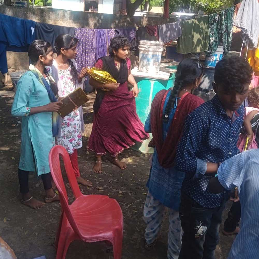 Christmas gift distribution to children - Timeless Foundation