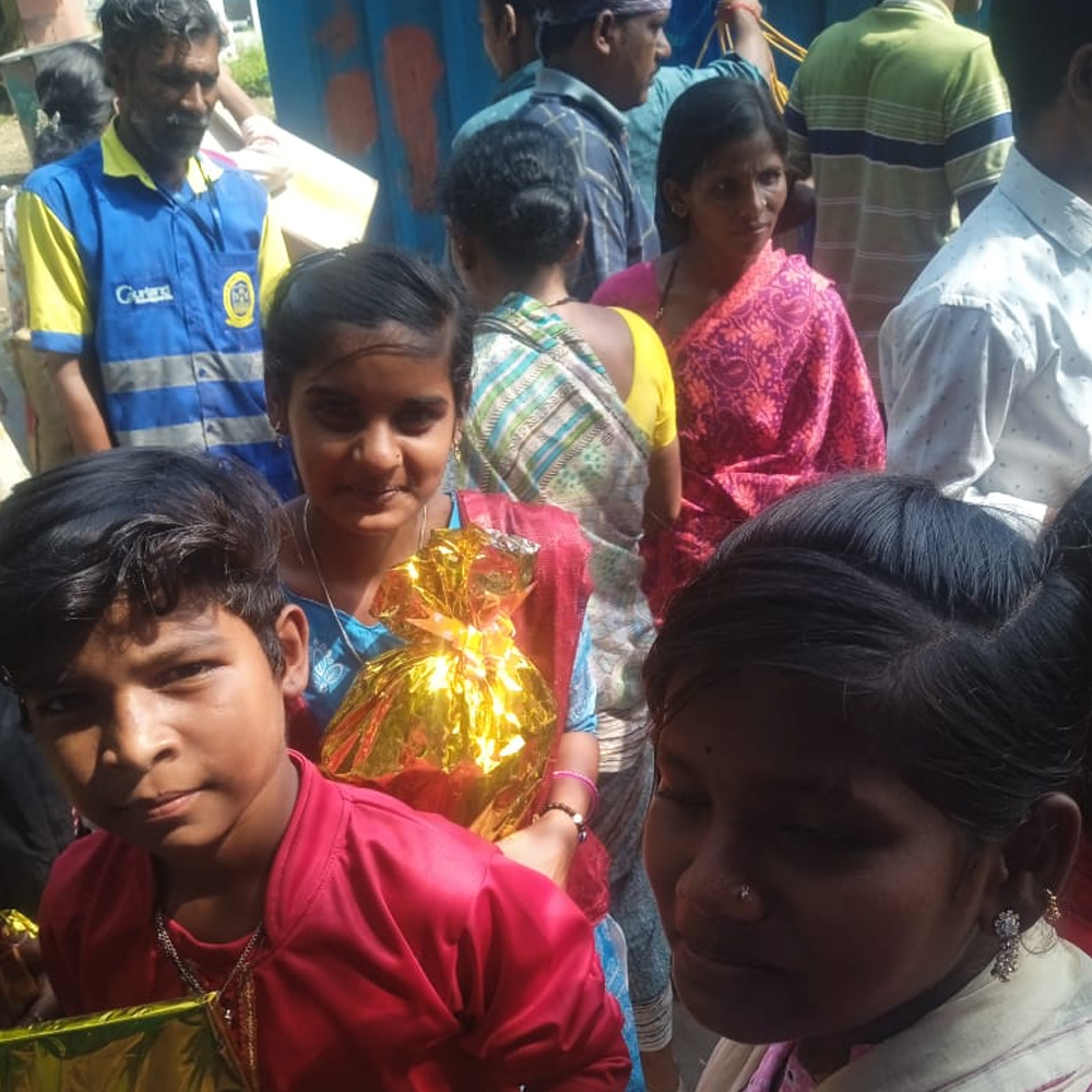 Christmas gift distribution to children - Timeless Foundation